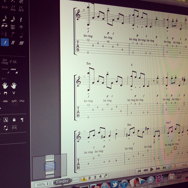 终于把乐谱搞定了，哈哈。可以玩吉他啦！❤🎸🎵 (Taken with instagram )