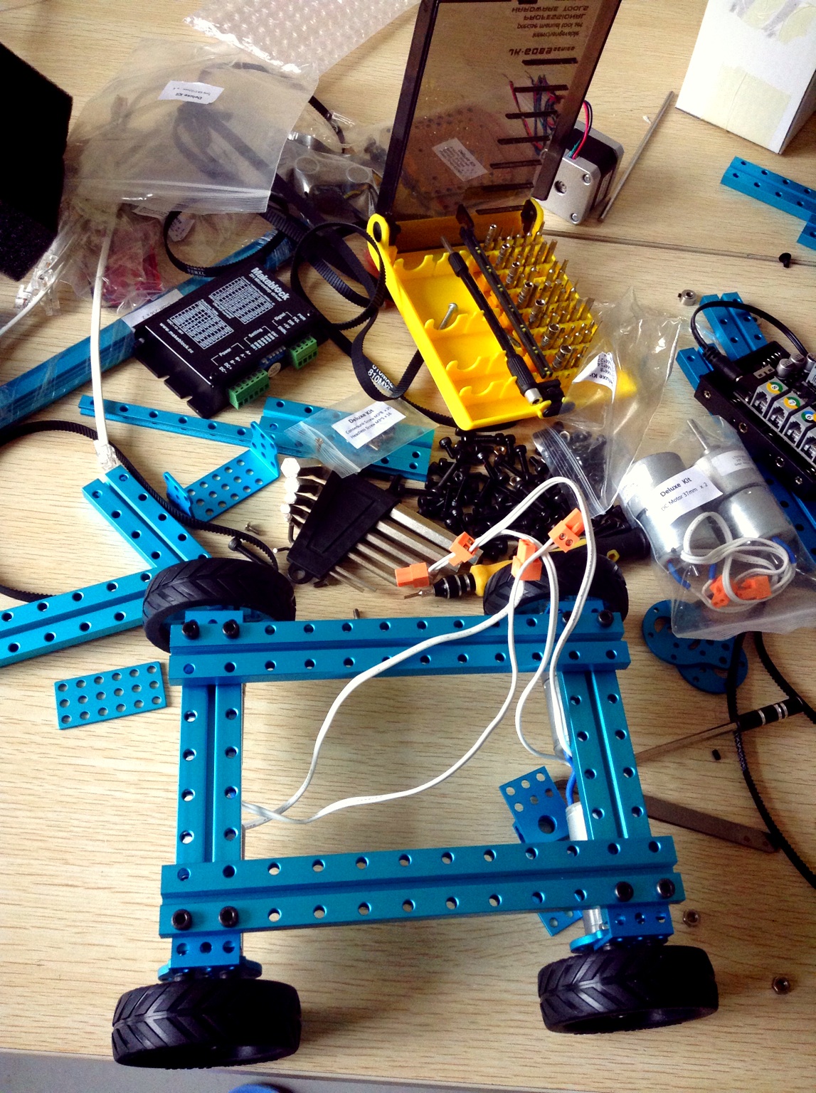 Making a car with Makeblock. at 子时正刻 – View on Path .