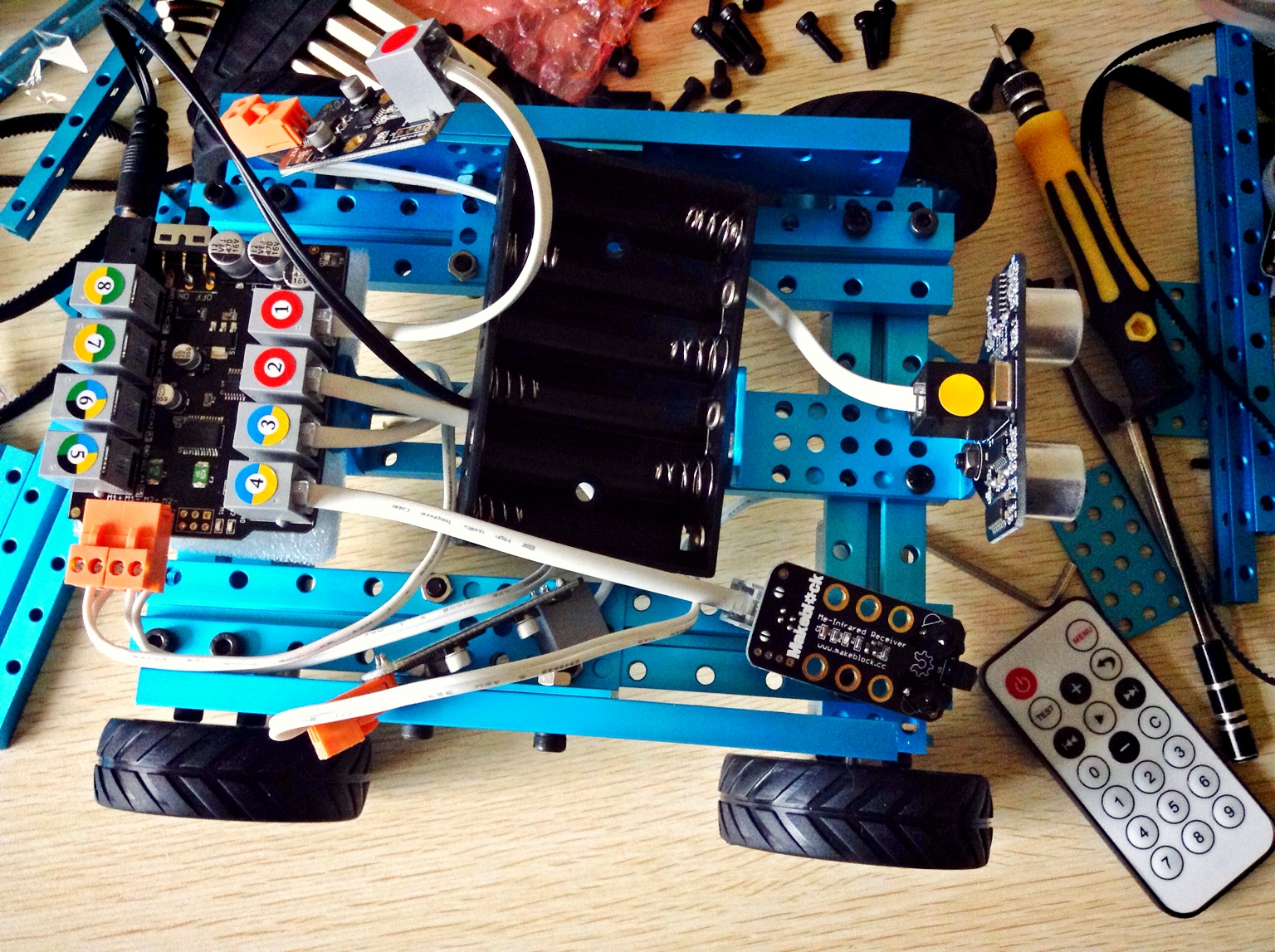 貌似这个IO板子是需要接到 Arduino 上的啊，没找到原配的 Arduino 。有人看到吗？或者兼容标准的 Ardunio 吗？ with Neo ‘...