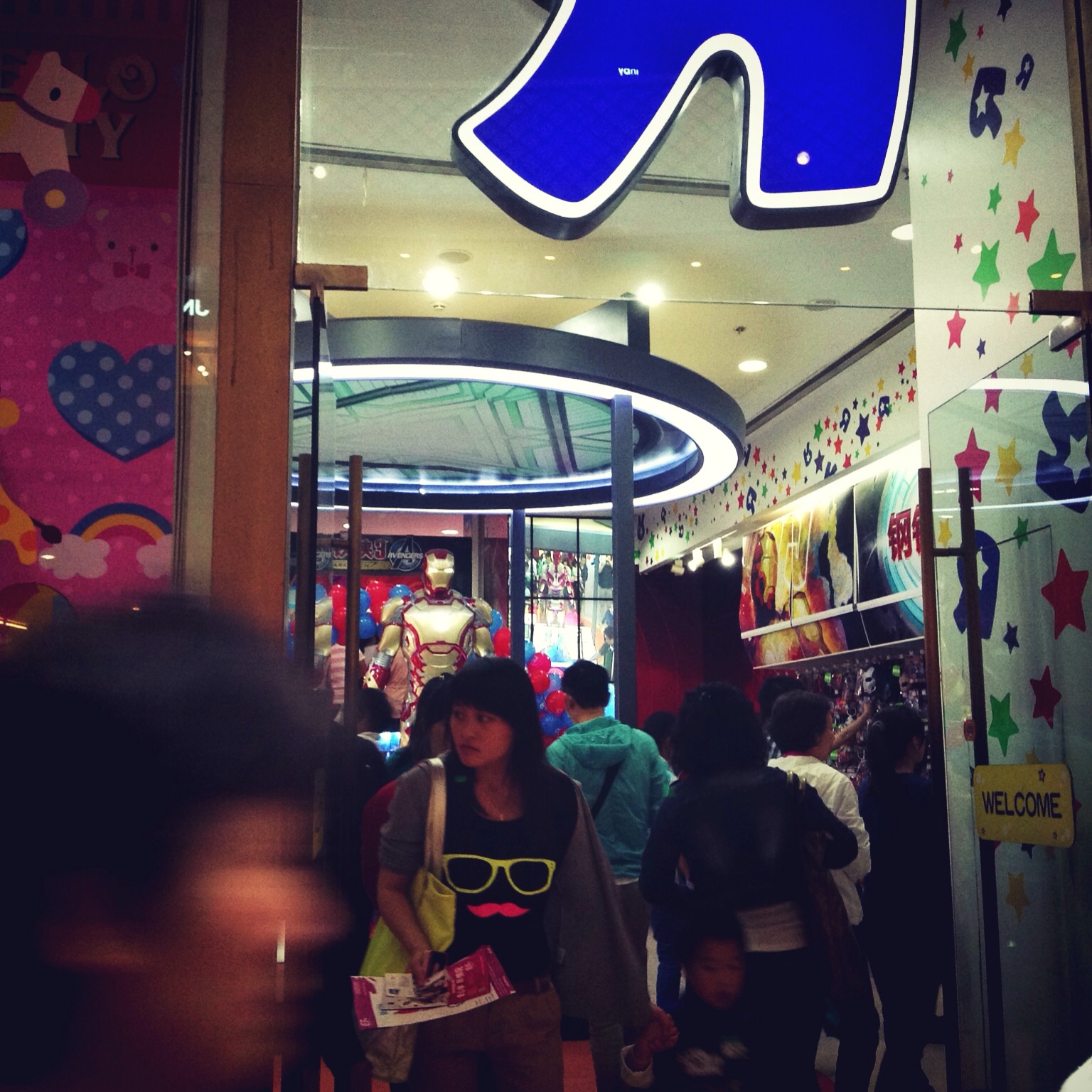 儿童节，玩具反斗城！ with DM., Joe, and U0391 at 玩具反斗城 | Toys ‘R’ Us – View on Path .