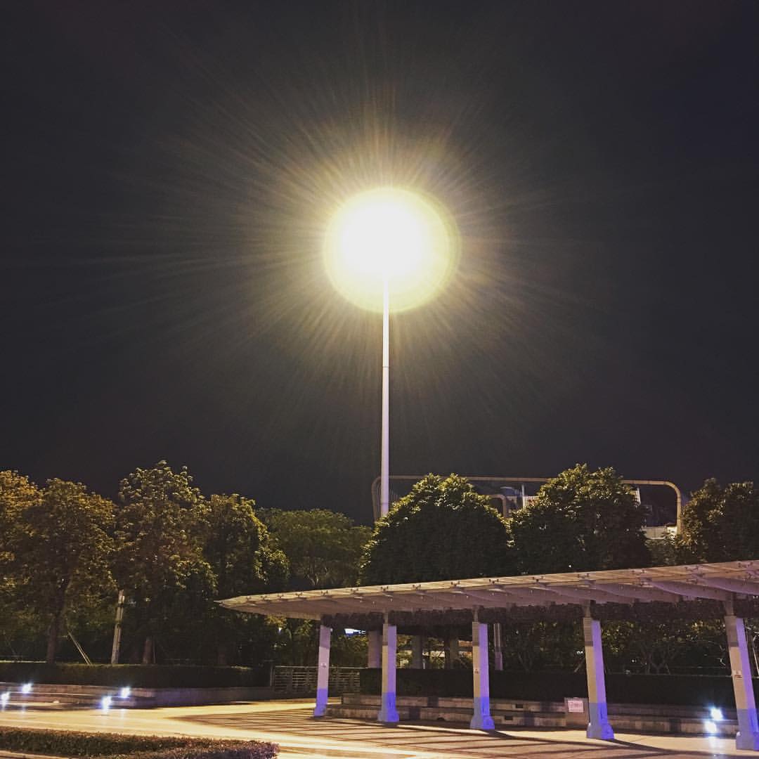 #shine (at Shenzhen North Railway Station)