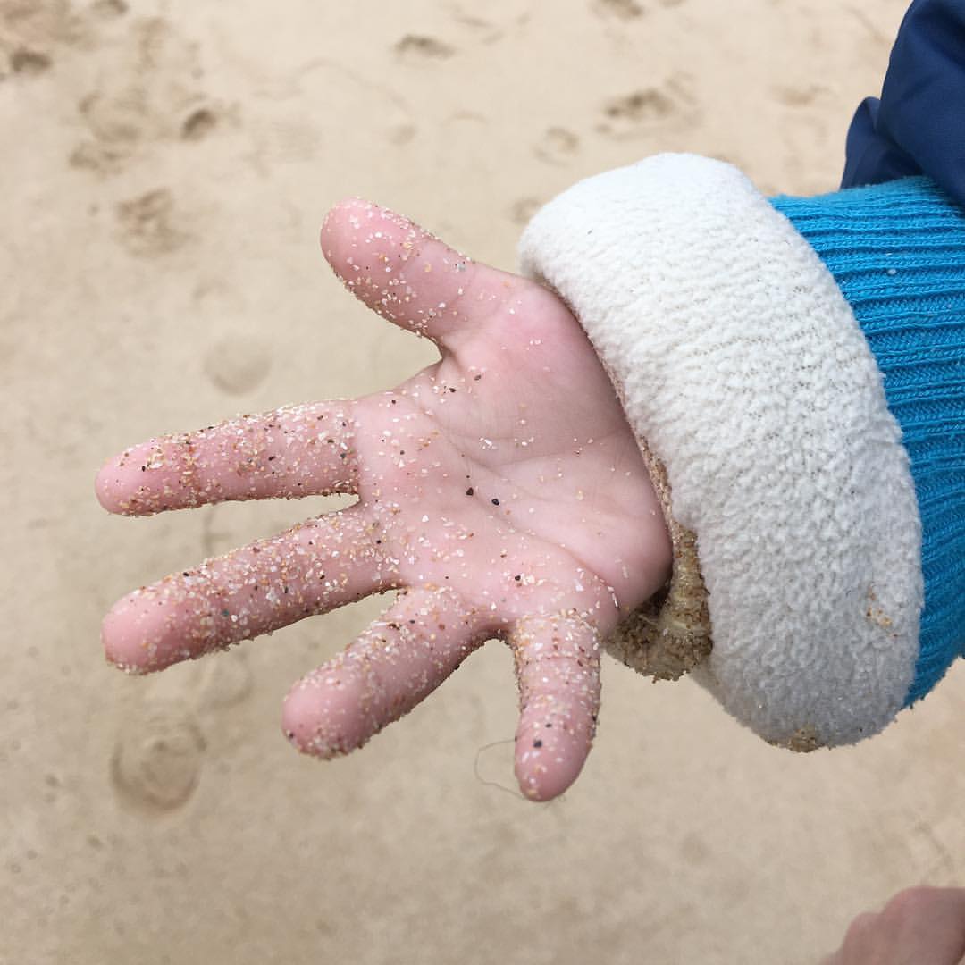 #小手 #细沙 (at 長洲東灣泳灘 Cheung Chau Tung Wan Beach)