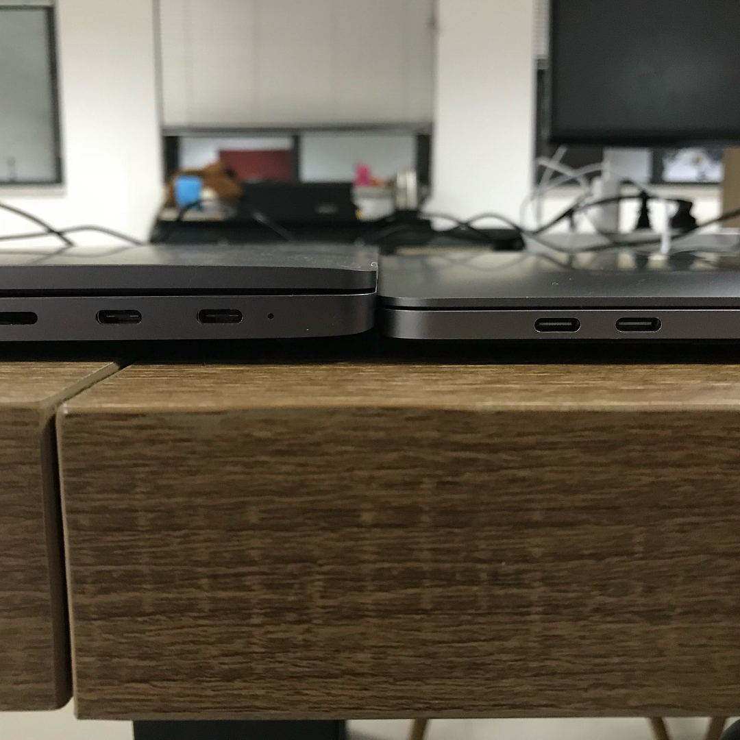 真实对比一下 MacBook Pro 和小米笔记本，然后再看看雷总的PPT，这就是为什么，我这辈子都是小米黑。